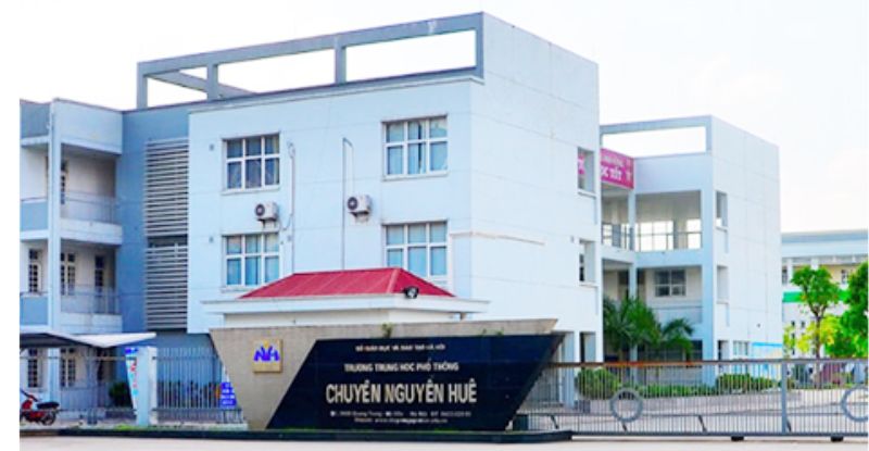 Trường THPT Chuyên Nguyễn Huệ