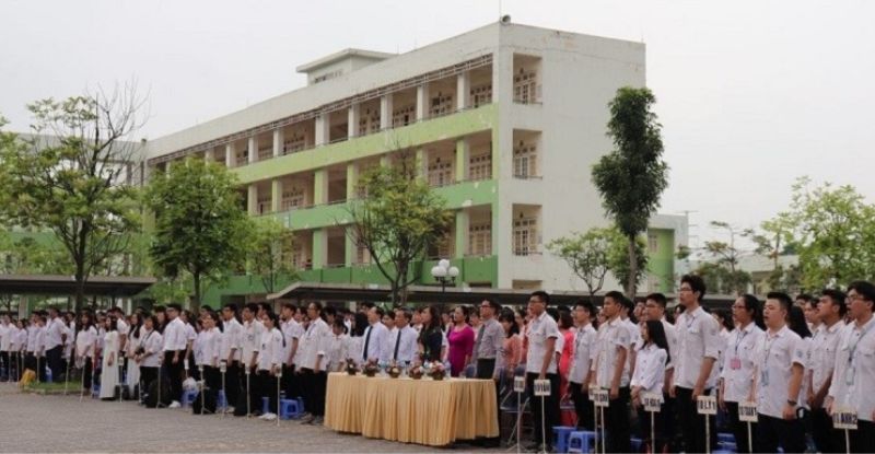 Trường THPT Chuyên Nguyễn Huệ