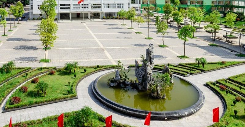 Trường THPT Chuyên Nguyễn Huệ
