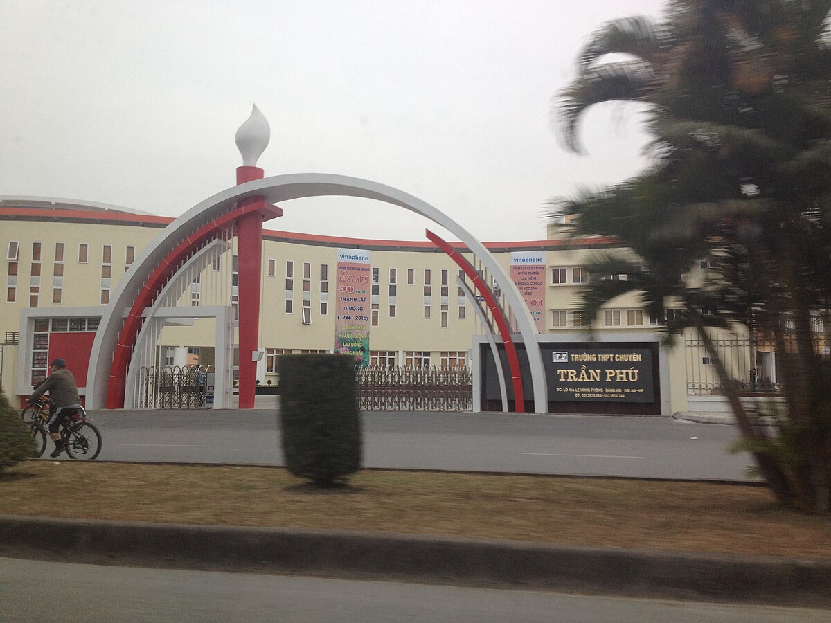 Trường THPT Chuyên Trần Phú