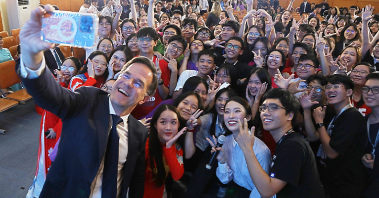 Thủ tướng Hà Lan giao lưu với Trường THPT Chuyên Hà Nội Amsterdam