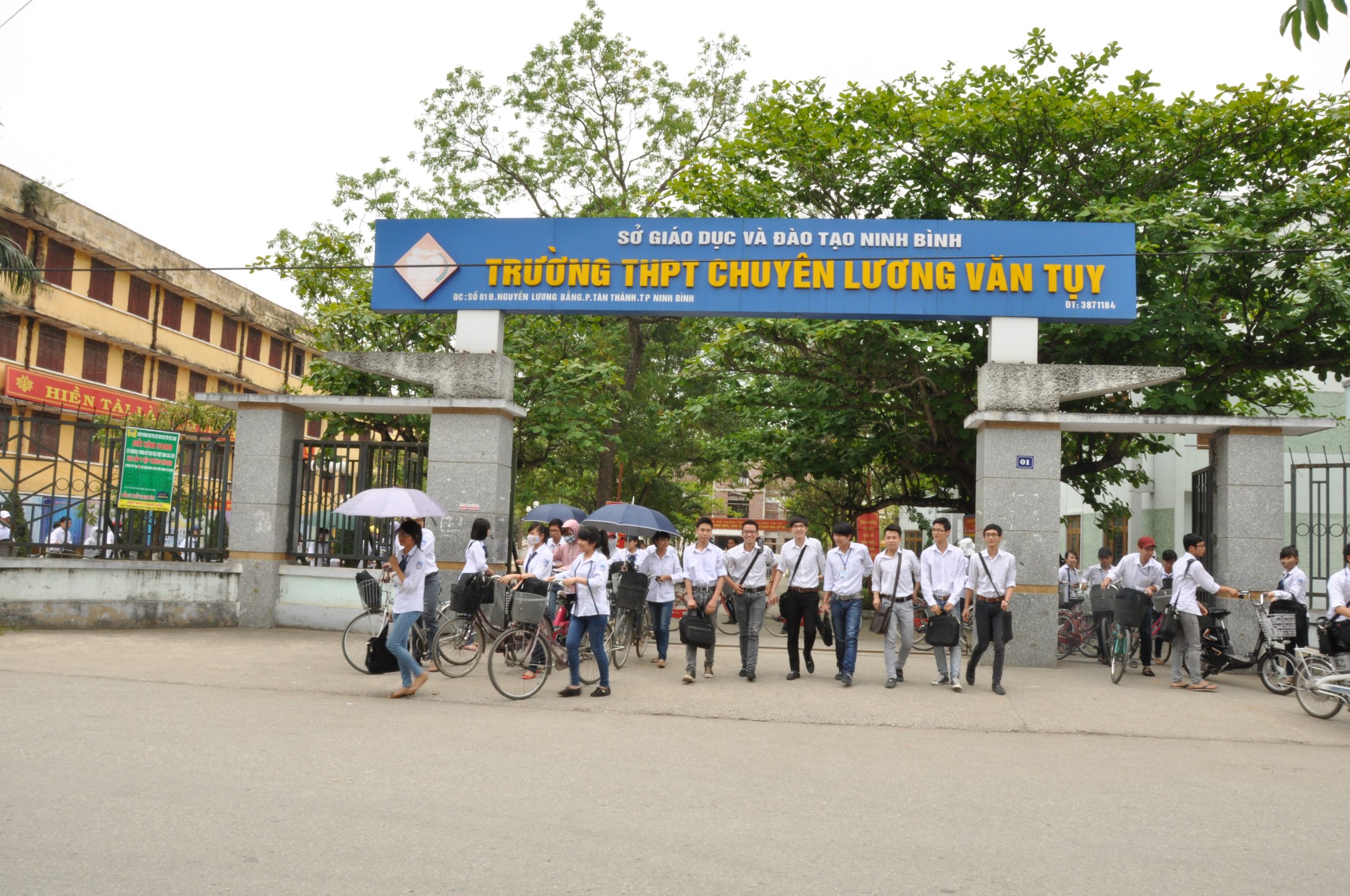 Trường THPT Chuyên Lương Văn Tụy