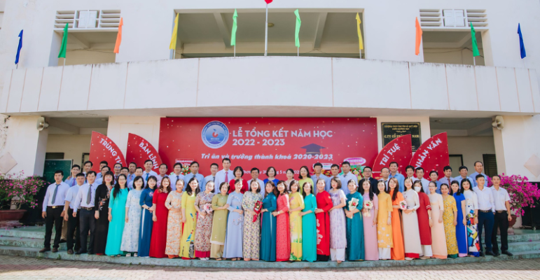 Trường THPT Chuyên Lê Quý Đôn ( Bình Định)