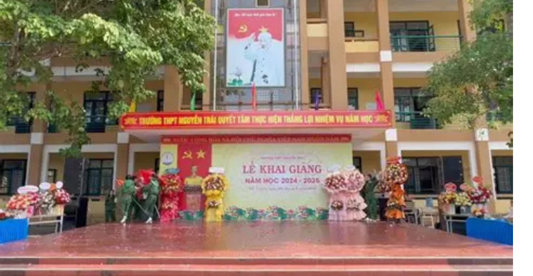 Trường THPT Chuyên Nguyễn Trãi